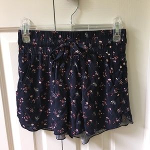 Hollister Flowy Floral Shorts size xs